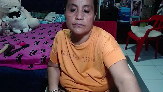 Snapshot of pervert_mommy_ chatting on 02/25/25, 12:27 pervert mommy online show from 02/25/25, 12:27