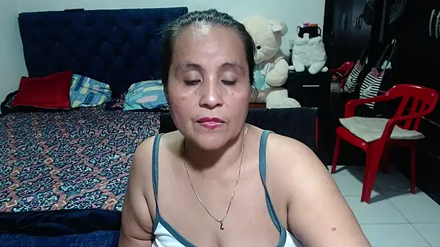 Snapshot of pervert_mommy_ chatting on 03/23/25, 01:42 pervert mommy online show from 03/23/25, 01:42