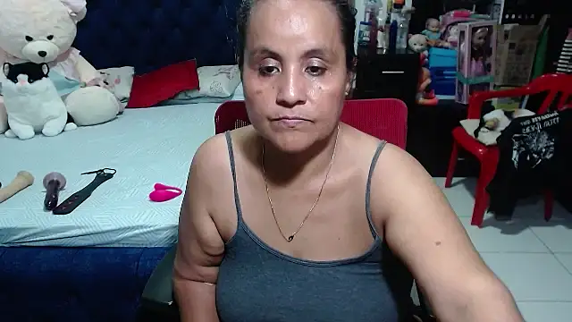 Snapshot of pervert_mommy_ chatting on 03/01/25, 01:51 pervert mommy online show from 03/01/25, 01:51