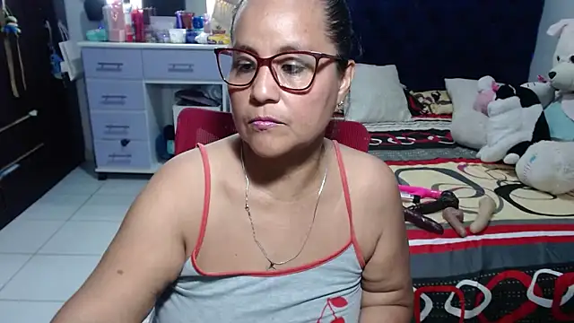 Snapshot of pervert_mommy_ chatting on 06/07/26, 01:16 pervert mommy online show from 06/07/26, 01:16