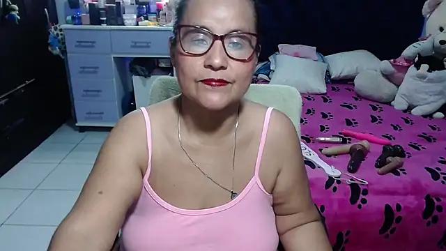 Snapshot of pervert_mommy_ chatting on 07/09/26, 09:21 pervert mommy online show from 07/09/26, 09:21