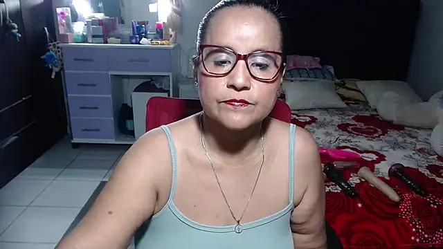 Snapshot of pervert_mommy_ chatting on 06/15/26, 09:42 pervert mommy online show from 06/15/26, 09:42