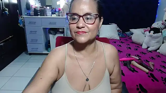 Snapshot of pervert_mommy_ chatting on 07/10/26, 09:42 pervert mommy online show from 07/10/26, 09:42