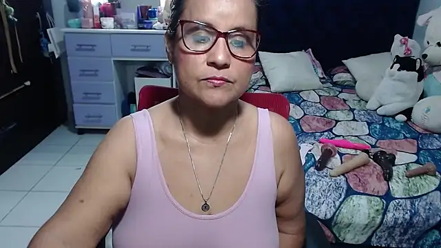 Snapshot of pervert_mommy_ chatting on 06/05/26, 10:21 pervert mommy online show from 06/05/26, 10:21