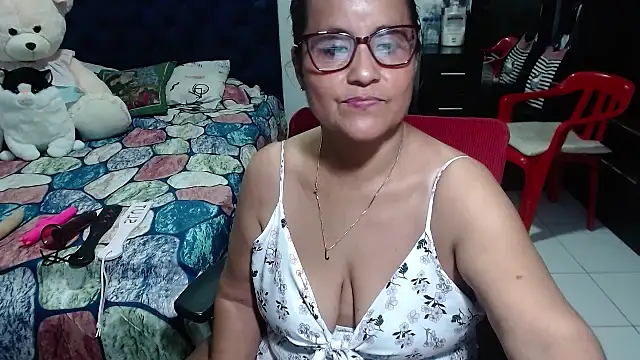 Snapshot of pervert_mommy_ chatting on 03/18/25, 12:50 pervert mommy online show from 03/18/25, 12:50
