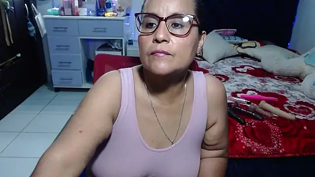 Snapshot of pervert_mommy_ chatting on 06/11/26, 09:50 pervert mommy online show from 06/11/26, 09:50