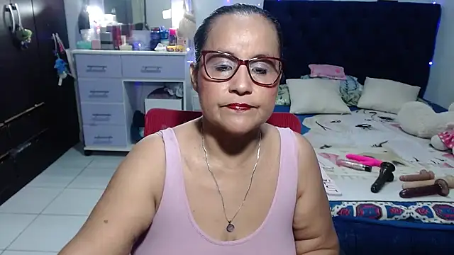 Snapshot of pervert_mommy_ chatting on 06/19/26, 09:37 pervert mommy online show from 06/19/26, 09:37