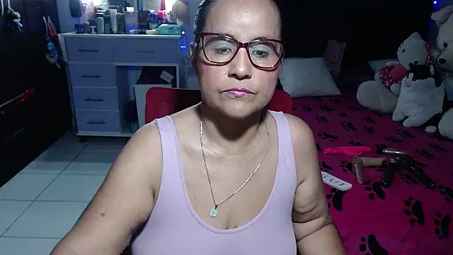 Snapshot of pervert_mommy_ chatting on 07/15/26, 09:27 pervert mommy online show from 07/15/26, 09:27