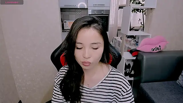 Snapshot of AyaMoon chatting on 10/01/25, 04:50 AyaMoon online show from 10/01/25, 04:50
