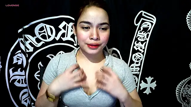 Snapshot of _preciousmoira_ chatting on 05/18/26, 12:11 preciousmoira online show from 05/18/26, 12:11