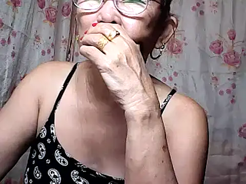 Snapshot of hotwetgran chatting on 03/12/25, 11:22 hotwetgran online show from 03/12/25, 11:22