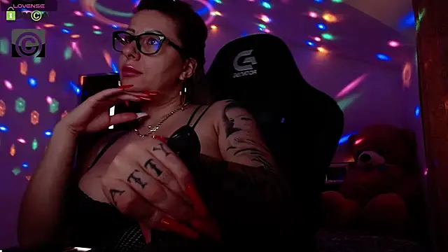 Snapshot of SonyaDevon chatting on 03/02/25, 10:58 SonyaDevon online show from 03/02/25, 10:58