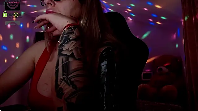 Snapshot of SonyaDevon chatting on 03/18/25, 10:17 SonyaDevon online show from 03/18/25, 10:17