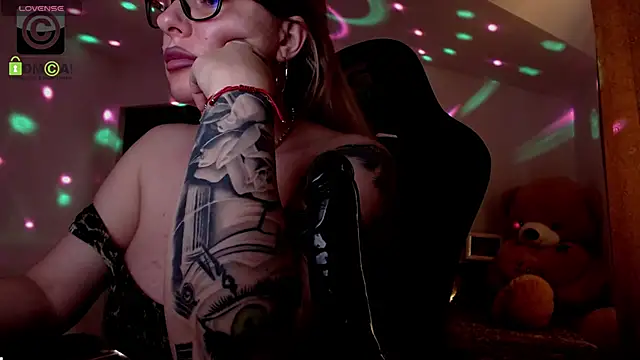 Snapshot of SonyaDevon chatting on 02/20/25, 10:48 SonyaDevon online show from 02/20/25, 10:48