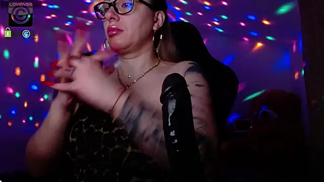 Snapshot of SonyaDevon chatting on 03/01/25, 04:15 SonyaDevon online show from 03/01/25, 04:15