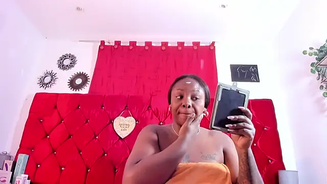 Snapshot of harleyevaans chatting on 10/07/25, 12:28 harleyevaans online show from 10/07/25, 12:28