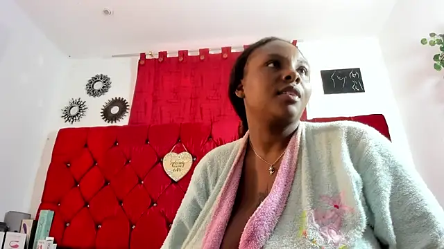 Snapshot of harleyevaans chatting on 10/02/25, 12:30 harleyevaans online show from 10/02/25, 12:30