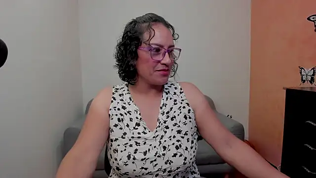 Snapshot of scarlet_wet chatting on 06/19/26, 11:42 scarlet wet online show from 06/19/26, 11:42