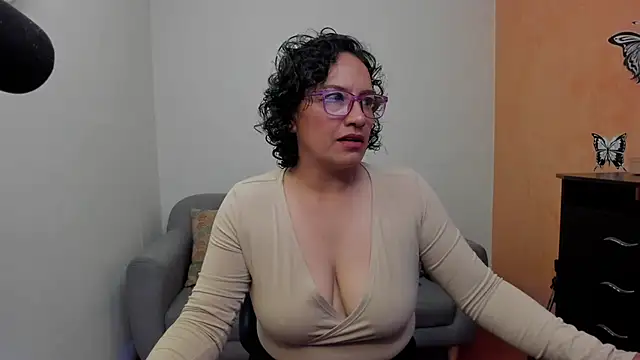 Snapshot of scarlet_wet chatting on 06/04/26, 11:31 scarlet wet online show from 06/04/26, 11:31