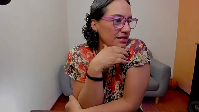 Snapshot of scarlet_wet chatting on 06/11/26, 11:46 scarlet wet online show from 06/11/26, 11:46
