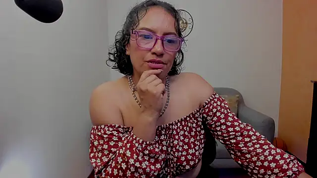Snapshot of scarlet_wet chatting on 06/11/26, 12:32 scarlet wet online show from 06/11/26, 12:32