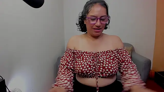 Snapshot of scarlet_wet chatting on 06/10/26, 11:28 scarlet wet online show from 06/10/26, 11:28