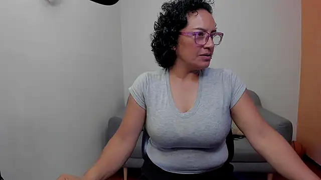Snapshot of scarlet_wet chatting on 06/03/26, 11:42 scarlet wet online show from 06/03/26, 11:42