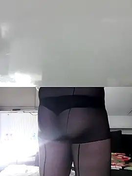 Snapshot of AquaMenn chatting on 11/26/25, 03:39 AquaMenn online show from 11/26/25, 03:39