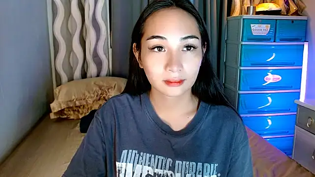 SweetLilly 18 online show from 06/04/26, 05:45
