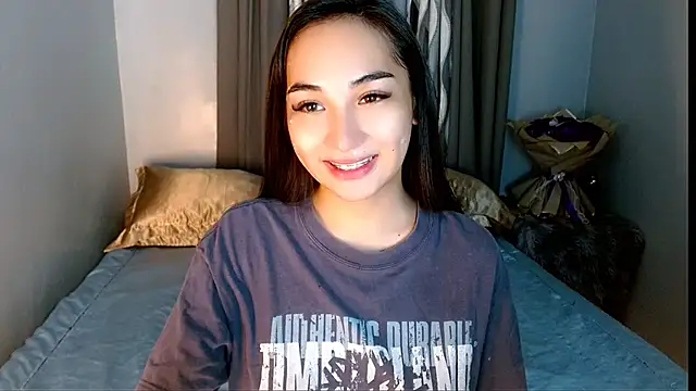 SweetLilly 18 online show from 04/18/26, 02:47