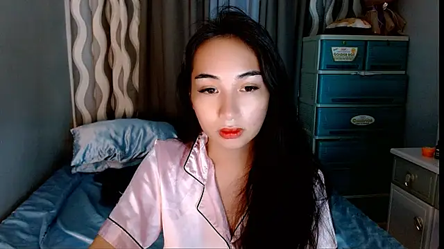 SweetLilly 18 online show from 06/17/26, 05:29