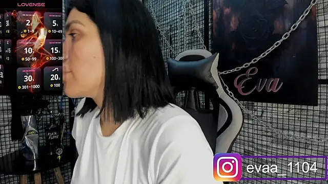 Snapshot of EVA_BDSM chatting on 11/21/25, 09:47 EVA BDSM online show from 11/21/25, 09:47