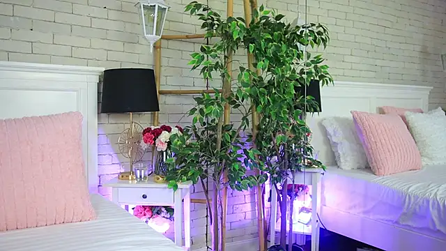 EmillyBronte online show from 12/16/25, 08:24