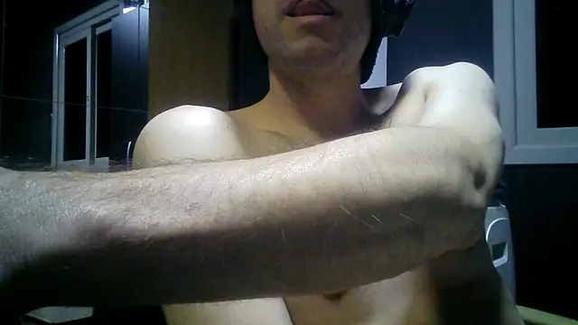 Snapshot of gauchors20 chatting on 05/10/26, 02:04 gauchors20 online show from 05/10/26, 02:04