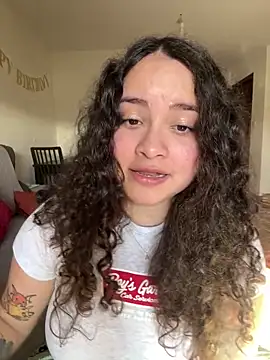 Snapshot of Sweet_sully__ chatting on 02/19/25, 09:50 Sweet sully   online show from 02/19/25, 09:50