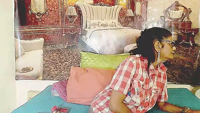 Snapshot of IndianAllure chatting on 04/10/26, 05:25 IndianAllure online show from 04/10/26, 05:25