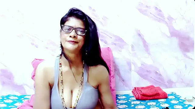 Snapshot of IndianAllure chatting on 03/18/25, 06:06 IndianAllure online show from 03/18/25, 06:06