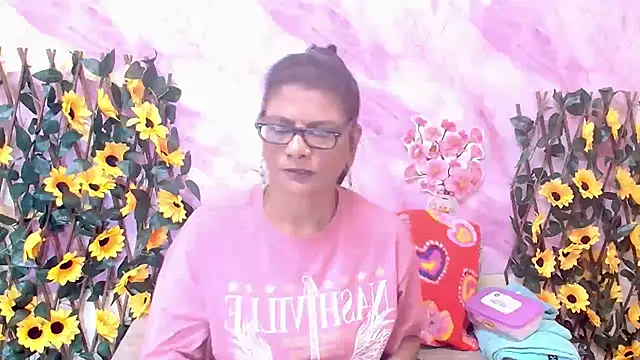 Snapshot of IndianAllure chatting on 12/22/25, 05:29 IndianAllure online show from 12/22/25, 05:29