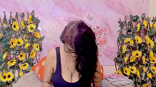 Snapshot of IndianAllure chatting on 01/06/26, 06:06 IndianAllure online show from 01/06/26, 06:06