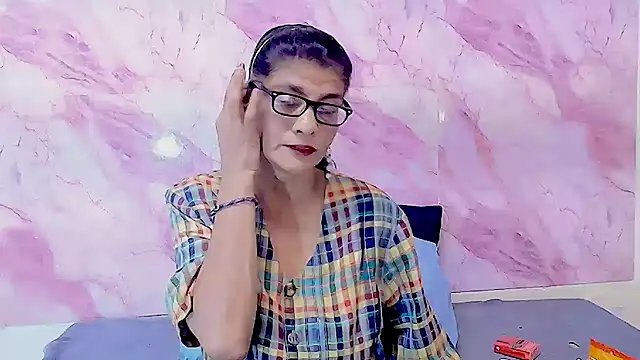 Snapshot of IndianAllure chatting on 10/10/25, 05:41 IndianAllure online show from 10/10/25, 05:41