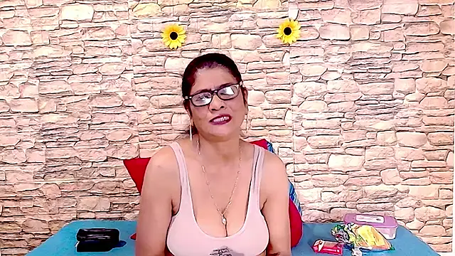 IndianAllure online show from 05/16/26, 05:50