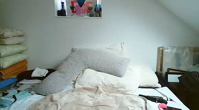 Snapshot of Uk-Joolz chatting on 12/10/24, 01:22 Uk-Joolz online show from 12/10/24, 01:22