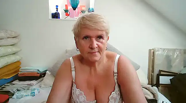 Snapshot of Uk-Joolz chatting on 12/04/24, 10:29 Uk-Joolz online show from 12/04/24, 10:29