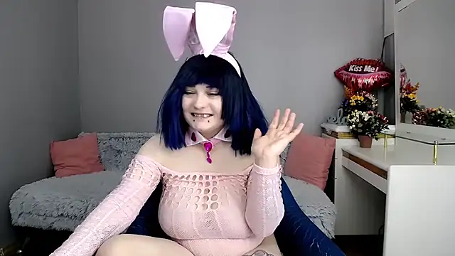 Snapshot of Estheri chatting on 02/09/26, 07:17 Estheri online show from 02/09/26, 07:17