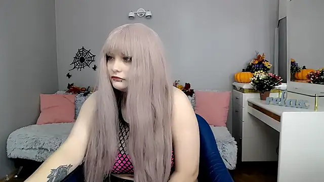 Estheri online show from 11/04/25, 07:45