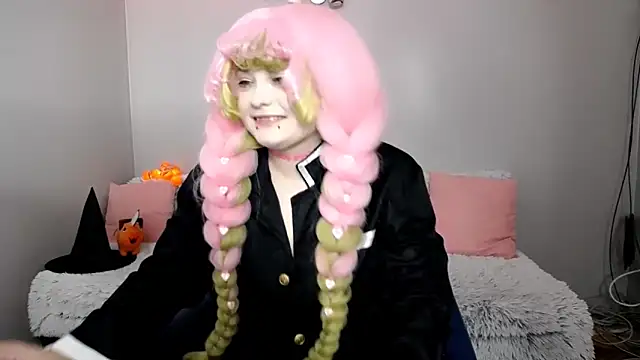 Estheri online show from 10/27/25, 06:58