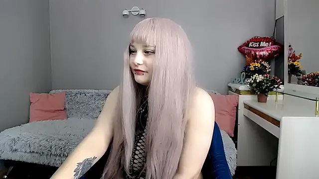 Snapshot of Estheri chatting on 02/05/26, 07:26 Estheri online show from 02/05/26, 07:26