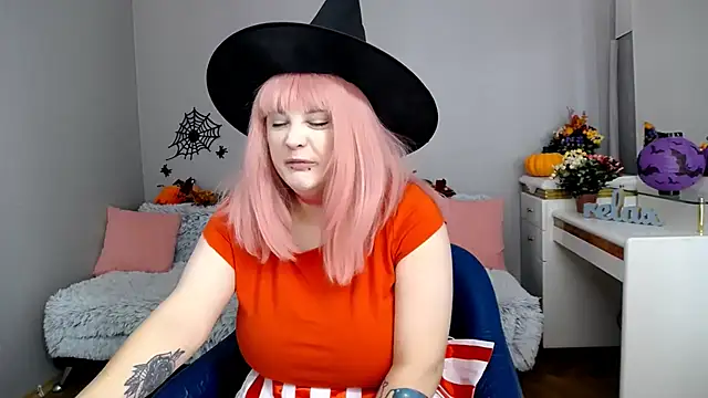 Estheri online show from 10/30/25, 07:28