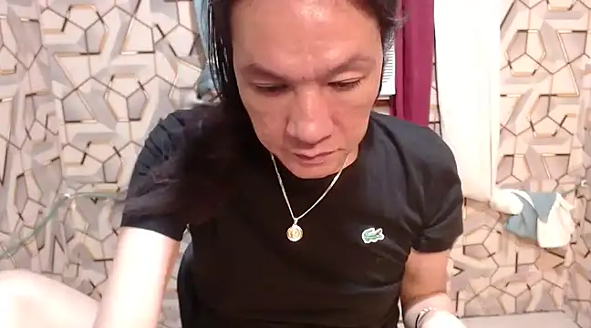 Snapshot of tshugecumxxx chatting on 03/06/25, 01:14 tshugecumxxx online show from 03/06/25, 01:14