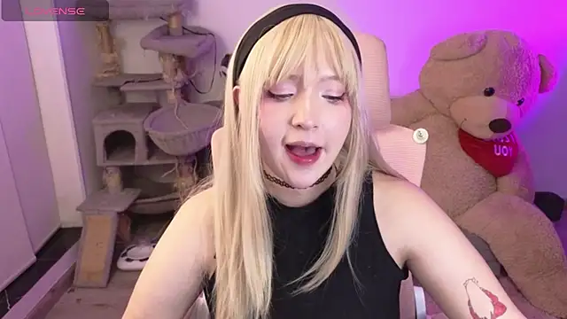 Snapshot of KuroChan420 chatting on 02/01/26, 02:10 KuroChan420 online show from 02/01/26, 02:10